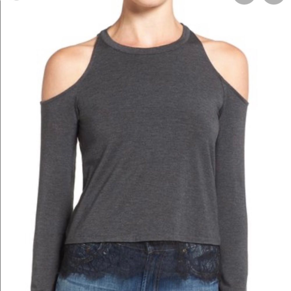 Splendid open shoulder long sleeve w lace trim